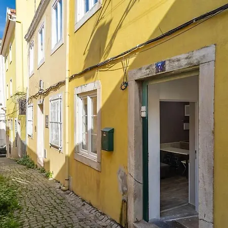 Apartment In Graca On Ground Floor